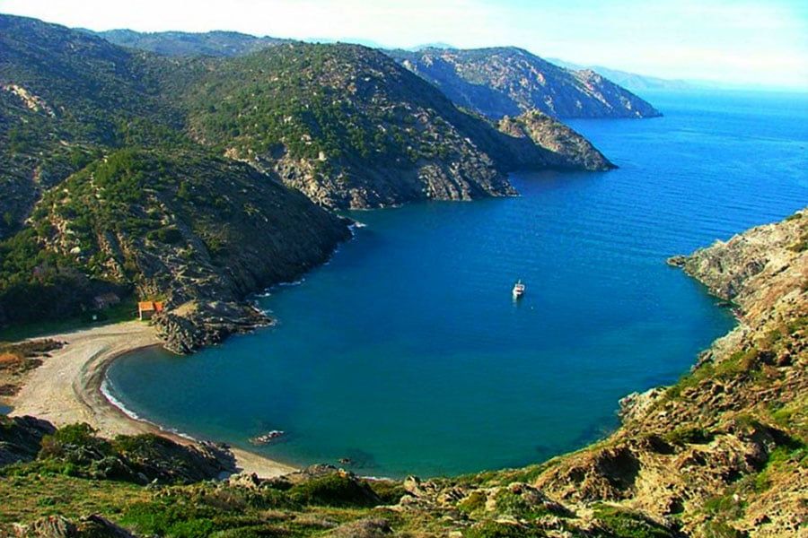 acampada libre en la costa brava cala tavallera