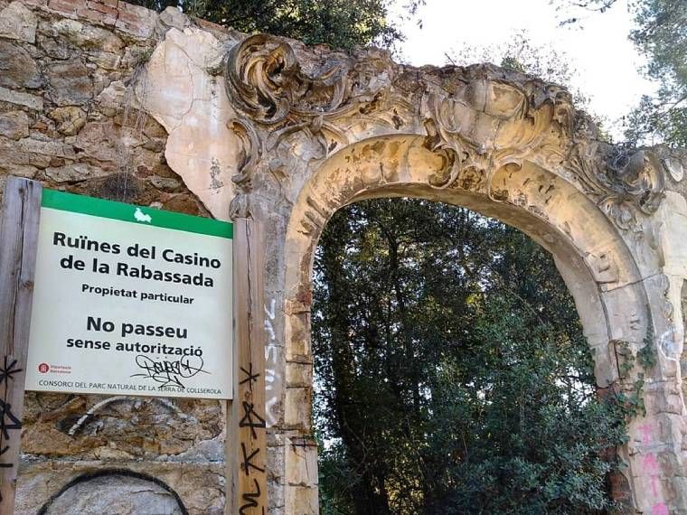 edificio abandonado en barcelona