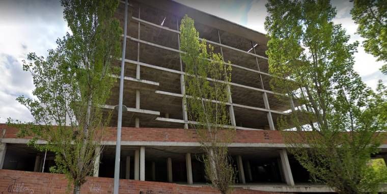bloque obras abandonado